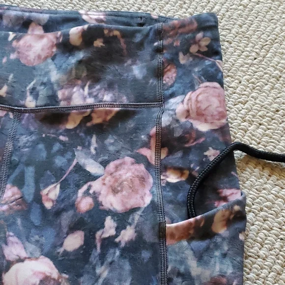 Lululemon 🍋 Speed Up Crops Leggings - size 4 - Picture 5 of 8